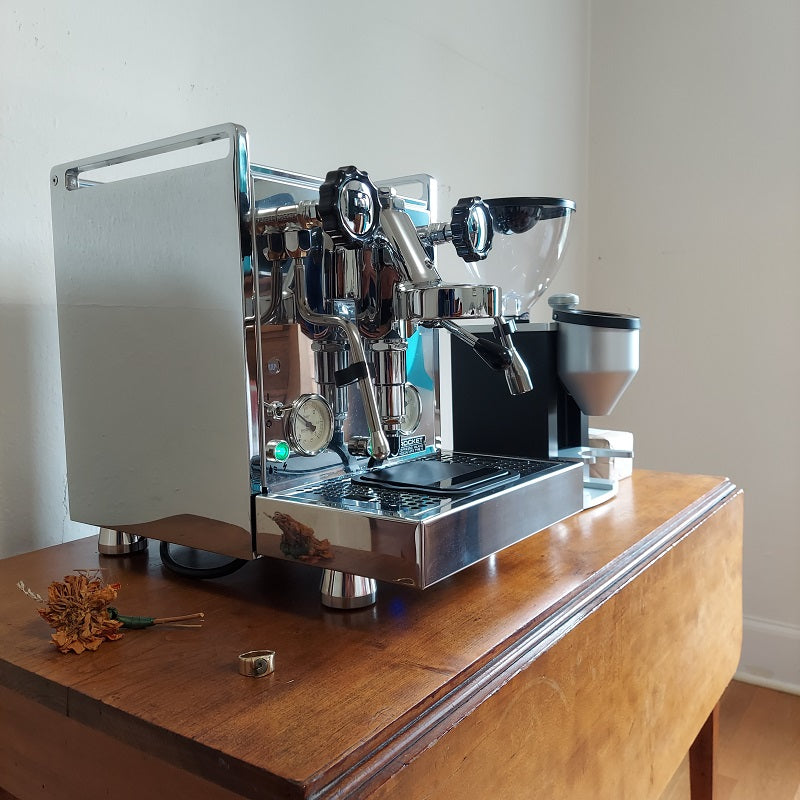 rocket appartamento with custom drain tray and diverter spout on wooden table