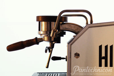 Pantechnicon Custom La Marzocco GS3 AV für Hilux